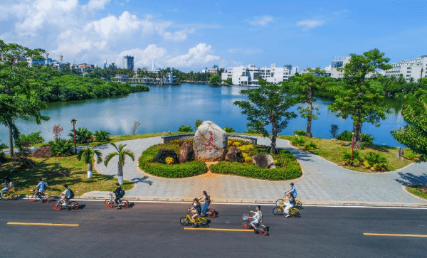 海甸校区 | 地标建筑—湖畔栈桥